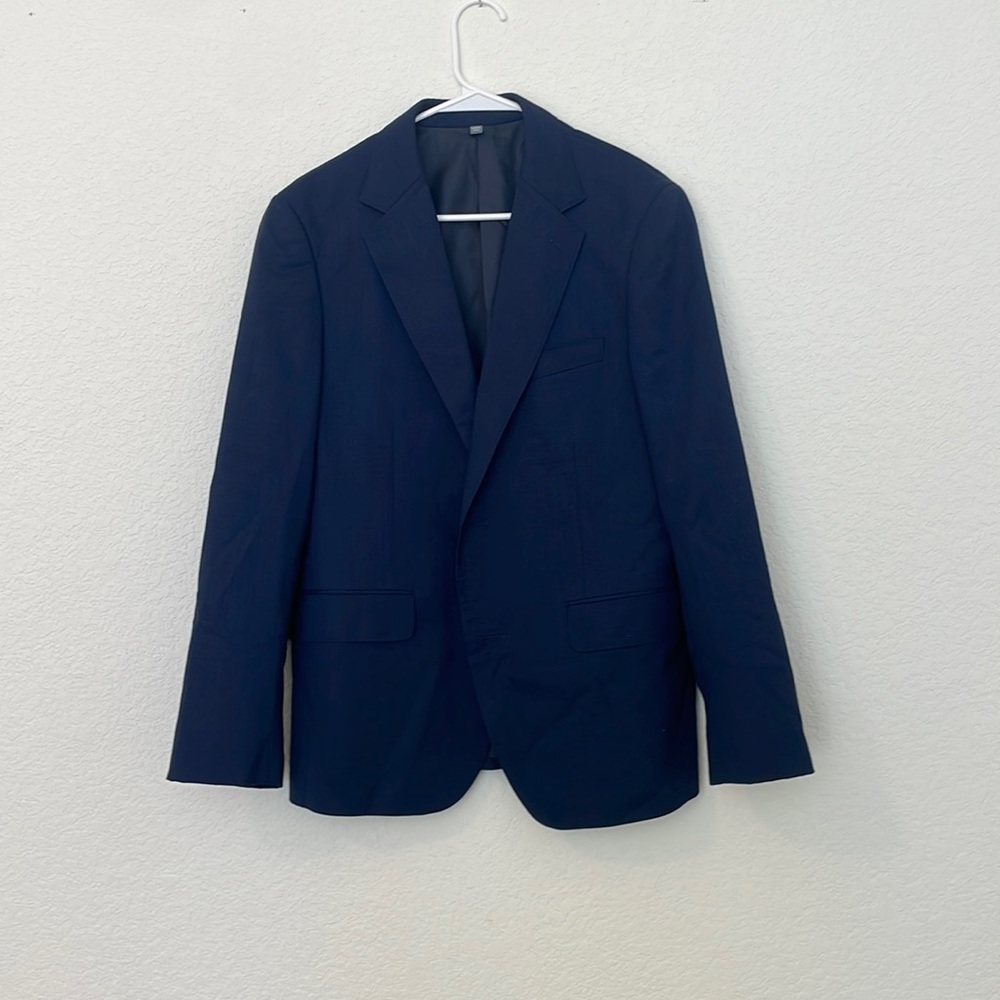 Bonobos jettsetter wool navy suit with subtle red plaid. Size 38S standard fit